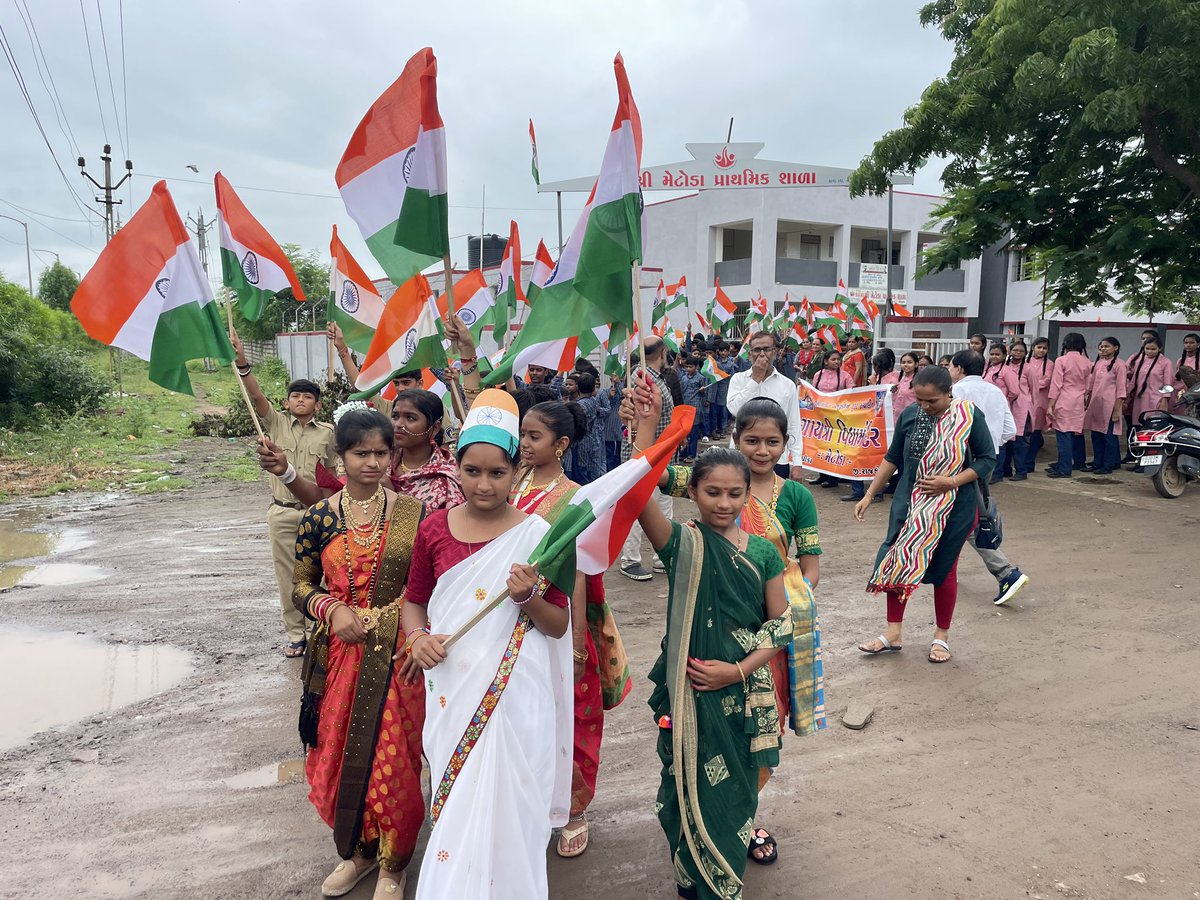 ParagVasoya8's tweet photo. આજ રોજ લોધીકા તાલુકા નામેટોડા ગામે #HarGharTiranga #TirangaYatra નું આયોજન કરવા માં આવીયુ @CollectorRjt 
@DDORAJKOT1 @PMOIndia @CMOGuj @LodhikaTdo @InfoGujarat https://t.co/oWFsryJkqv