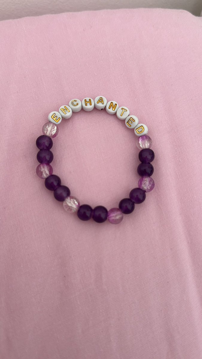 marionadessol's tweet photo. The first one I got to trade, before everything was cancelled, at the merch station. She was from DC and came to the concert by herself. Hope you see this, we thought about you the whole trip❤️‍🩹 #swiennabracelets https://t.co/LsiDUgpPdW