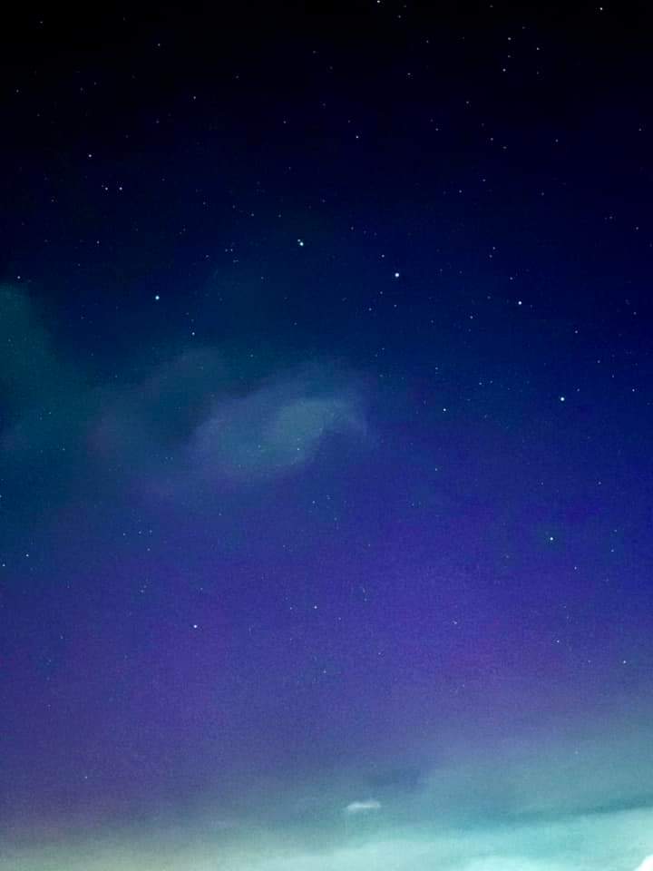 HawkeJon's tweet photo. Watching the #Persied meteor shower and the #aurora  😊 https://t.co/iu3473KGdX