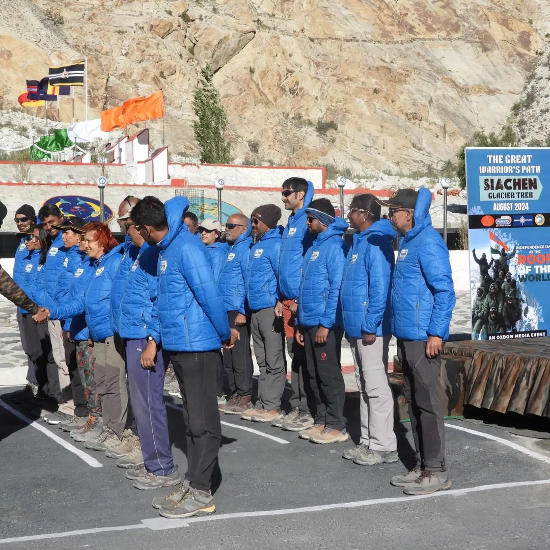 IndianMtrgFdn's tweet image. The Siachen Glacier Trek returns, uniting 25 adventurers, aged 21 to 72, under the Indian Army, Oxbow Explore, and IMF. Flagged off by Lt Gen Hitesh Bhalla, they're set to hoist the national flag on Independence Day, showcasing courage and patriotism.

#imf #siachen #flagoff