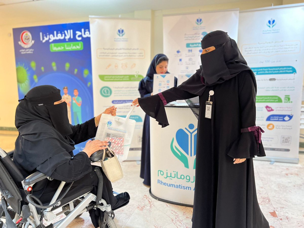 rheumatism_sa's tweet photo. #يحدث_الآن 
جمعية روماتيزم تشارك ببوث توعوي عن أمراض الروماتيزم والخدمات التي تقدمها الجمعية في:"اليوم التعريفي بخدمات الجمعيات المساندة لمرضى الجراحة''
- المنظّمون : إدارة الخدمة الاجتماعية بمدينة الملك عبدالعزيز الطبية بوزارة الحرس الوطني.
ويستمر اليوم التعريفي حتى  12 ظهراً.
- تشرف على البوث مديرة إدارة الفعاليات بالجمعية أ. إيمان الزهراني. 
- زيارتكم تسعدنا 
@HRSD_SA
@SaudiMOH
@ncnp_sa