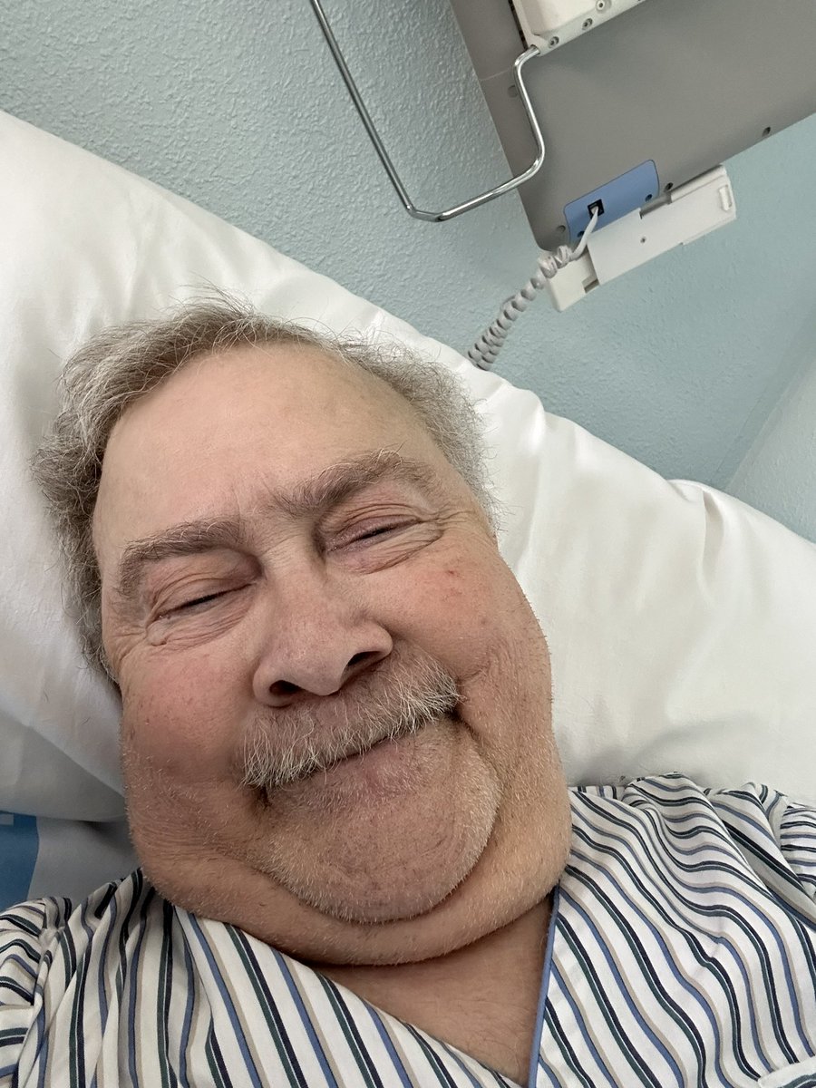 jcpastorj's tweet photo. Bueno estoy abrumado y agradecido. He dedicado toda mi vida a cuidar a los pacientes lo mejor posible y a enseñar a los alumnos dando el mejor ejemplo posible. He cometido errores por los que pido disculpas pero veo que mi vida no da sido del todo estéril. Gracias por expresamelo https://t.co/s6MqC4Fs0V