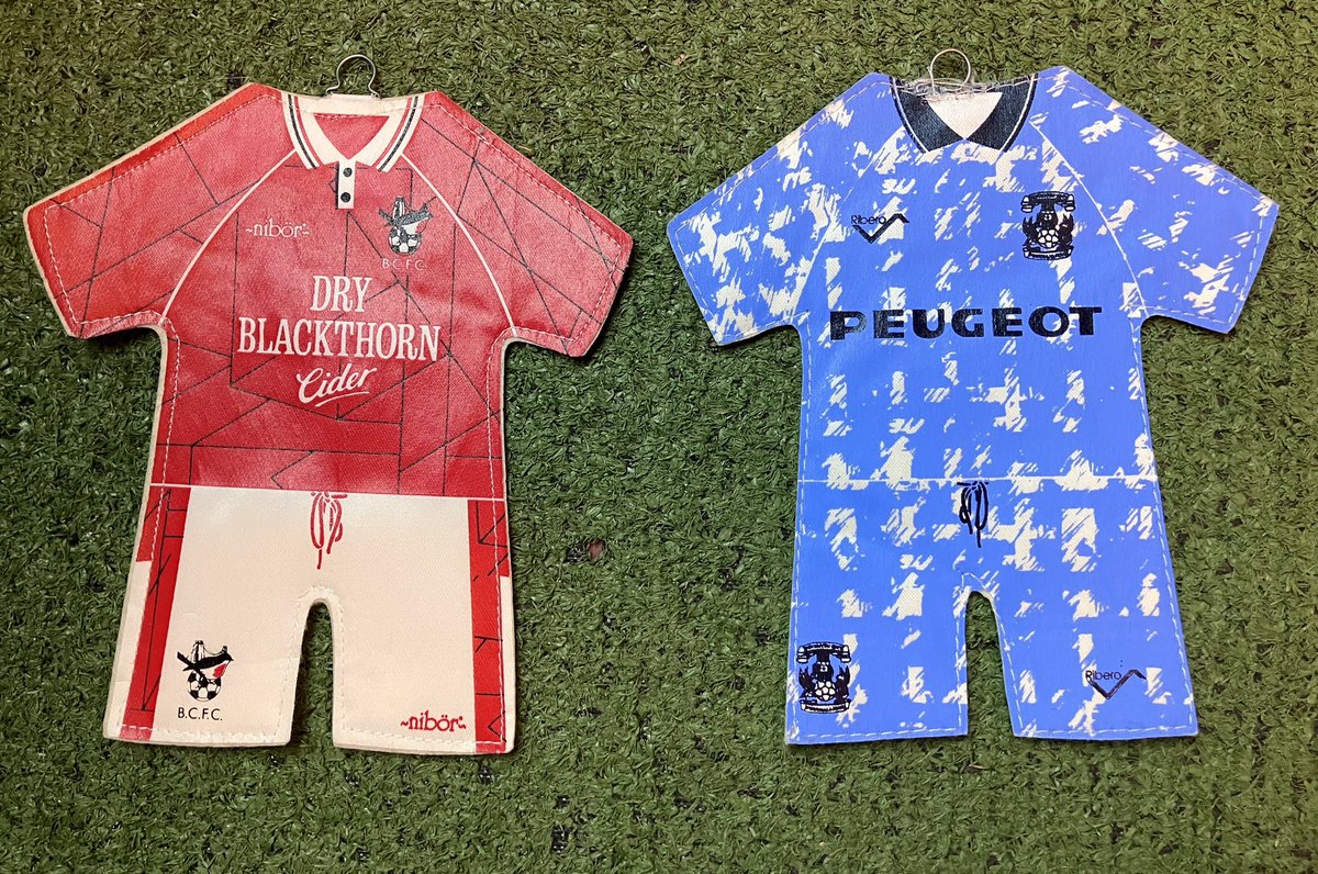 TheKitmanUK's tweet photo. Big match in the EFL Cup this evening!

#BristolCity v #CoventryCity

Which of these two classic mid 90’s kits do you prefer?

❤️ or 🩵

#TheKitman 👕

#PUSB #BCFC #FootballKits #EFLCup #Nibor #Ribero https://t.co/Aeg0aVBrKY