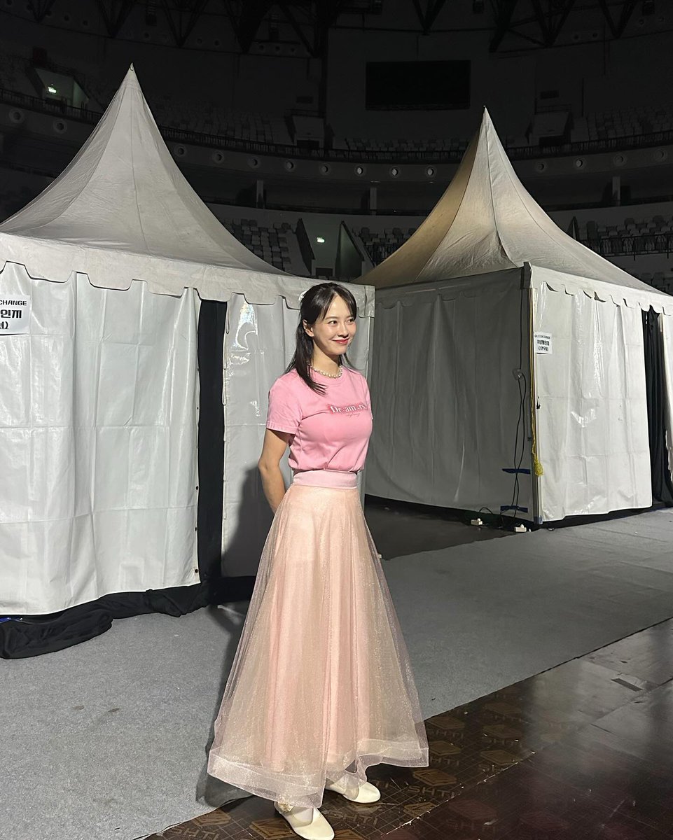 hwahyo11's tweet photo. 오늘자 송지효 되게 궁 민효린미 있다 https://t.co/A25my5hXES