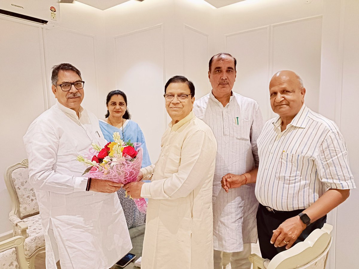 drkamalguptabjp's tweet photo. रोहतक में हरियाणा के चुनाव प्रभारी आदरणीय श्री सतीश पूनिया जी से शिष्टाचार भेंट।
@DrSatishPoonia
#nonstop_haryana #haryanaelection https://t.co/LrT4hN681S