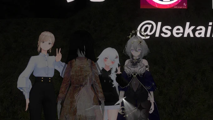最近のブイチャ!!イベント以外の時はマヌカちゃんになってる頻度が上がってきてる。たくさんの人と遊んでブイチャ楽しんでる!最近はいっぱい出歩くようになっていろんな出会いがあって良きです! 