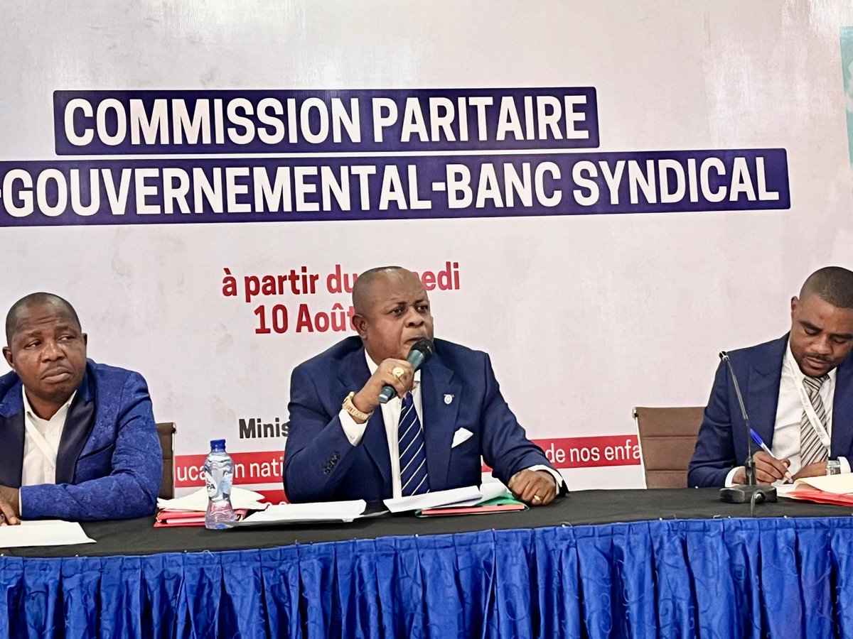 SGMinBudget's tweet photo. En sa qualité du président du bureau de la commission paritaire banc-gouvernemental et banc- syndical des enseignants,
Le secrétaire général au budget a dirigé les travaux de la dite commission en vue de réfléchir sur la problématique de la prise en charge des enseignants. https://t.co/mYEChAWNB5