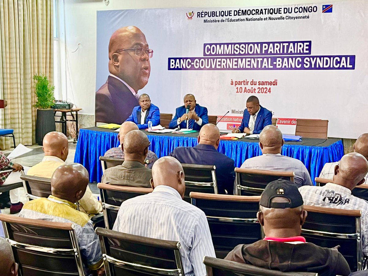 SGMinBudget's tweet photo. En sa qualité du président du bureau de la commission paritaire banc-gouvernemental et banc- syndical des enseignants,
Le secrétaire général au budget a dirigé les travaux de la dite commission en vue de réfléchir sur la problématique de la prise en charge des enseignants. https://t.co/mYEChAWNB5