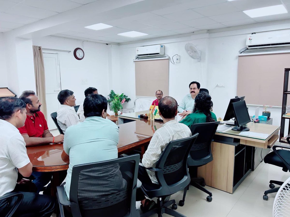 Today, held a meeting with the officials of Railway Mazdoor Union and discussed the various IR issues.
