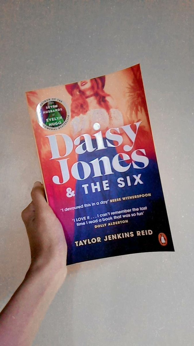 depressomate's tweet image. WTS #Preloved #PrelovedBooks #PrelovedEnglishBooks

Daisy Jones &amp;amp; The Six
UK Ver.
Good condi.
Bisa co oren 🍊

Harga boleh nego yahh~