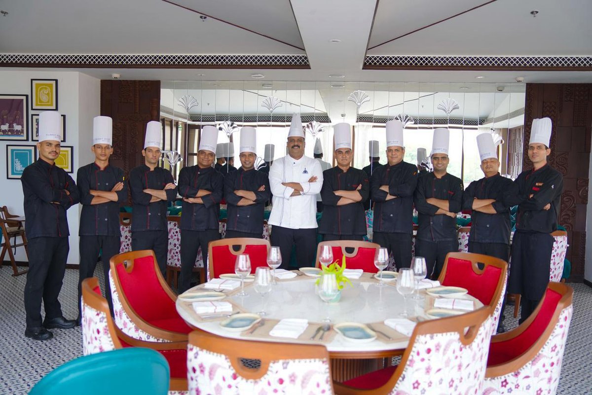 pilibhithouse's tweet image. Conjuring treasures with delight, restoring heritage recipes with reverence — meet our beloved chefs who weave culinary magic with a flourish.

Enquiries: +91 72170 25223

#PilibhitHouse #SeleQtions #NamedCollection #ExperienceSeekers