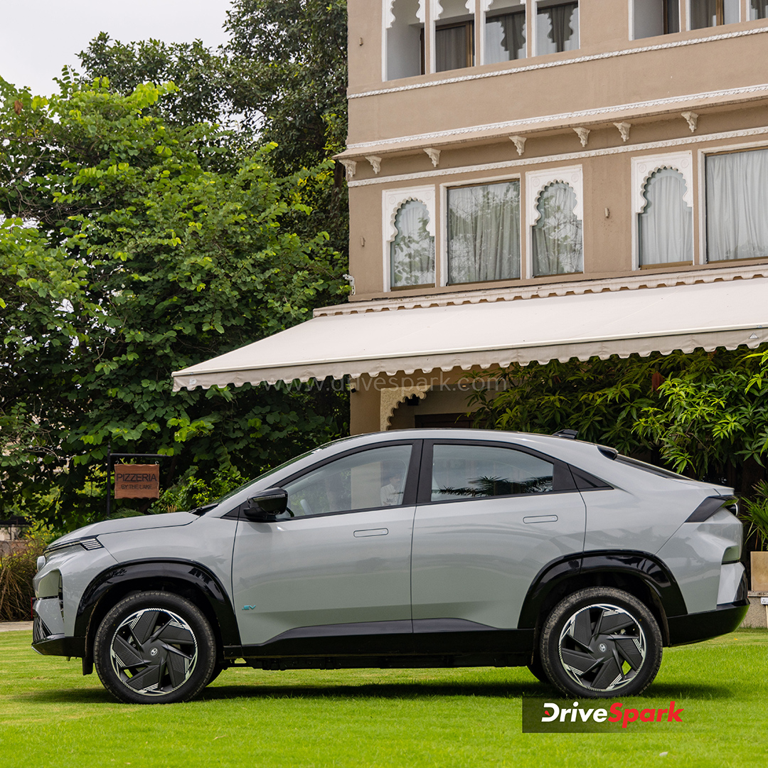 DrivesparkTamil's tweet image. டாடா நெக்ஸான் இவி-யை செம்ம அழகா இருக்கு.. டாடா கர்வ் இவியின் அழகை ரசிக்க ரெண்டு கண்கள் போதாது. இதோ அக்காரின் படங்கள்.
.
.
#TataCurvvCoupeSUVEvReview #TataCurvvCoupeSUVEV #evreview #tatacurvv #tatacurvvev #curvvev