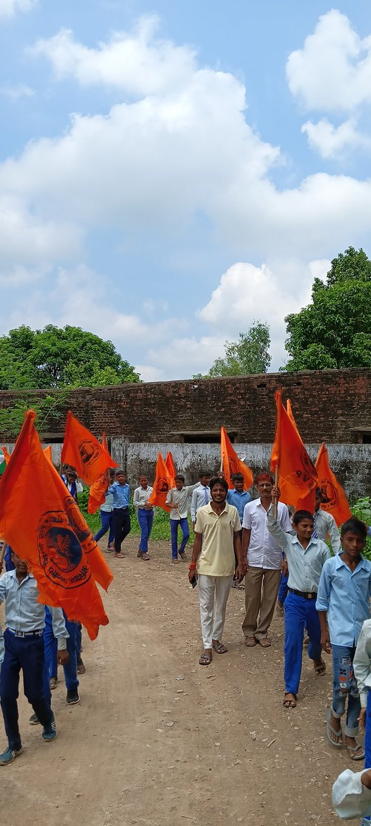 abvpforfatehpur's tweet photo. अभाविप फतेहपुर जिले की धाता नगर के कार्यकर्ताओं द्वारा चौ०R.S.S.B.S. इंटर कालेज के छात्र/छात्राओं के साथ #78वें_स्वतंत्रता_दिवस के अवसर पर #151_मीटर के तिरंगे के साथ #तिरंगा_यात्रा निकाली गई।जिसमे नगर अध्यक्ष श्री शिवाकांत मिश्रा जी एवं नगर सहमंत्री अनूप जी उपस्थित रहे। 
#ABVP https://t.co/NwLnjbHxLK