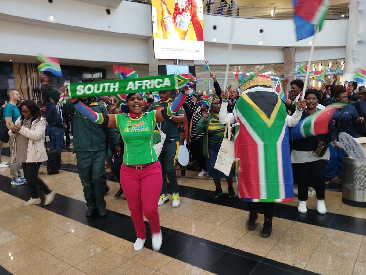 ClaireBargel's tweet photo. L'Afrique du Sud attend l'arrivée de ses médaillés de retour de Paris, à l'aéroport @ortambo_int 
#JO2024 https://t.co/fWzsgQ8EKm
