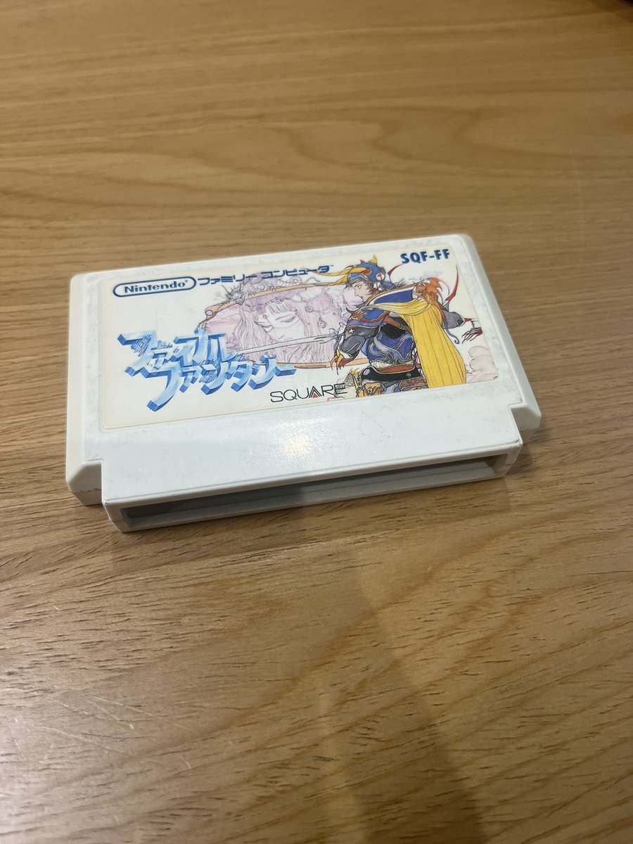 ファミコンのファイナルファンタジーを購入しました😊

ほぼやった記憶がないですがプレイしたいと思います！

#ファミコン 
#レトロゲーム