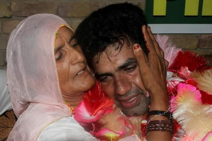 ماں کی دعائیں انسان کو فرش سے اٹھاکر عرش پر بٹھادیتی ہیں ۔۔۔
#BestPhotographyChallengeiographyc #kannywoodcelebritiesKBeautiful #kannywoodcelebritiesKBeautifulActr #kannywoodmedia #BOOMchallengeBOOMchallenge #kannywoodNews #Sanda_series #kannywoodtunabaya #kannywoodstyle