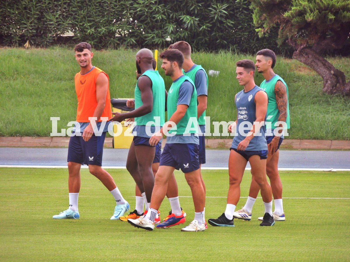 LaVozDeporteAlm's tweet photo. 📸LA IMAGEN DEL DÍA en el @U_D_Almeria 

🛬Marc PUBILL está de vuelta https://t.co/gfCZL5qjeX