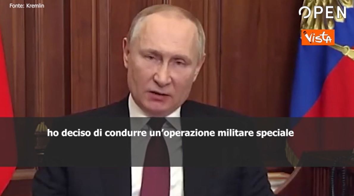 DeShindig's tweet photo. L'operazione militare speciale

- 23 febbraio 2022 Putin annuncia l'operazione militare speciale contro L'ucraina dichiarando che serve a proteggere le popolazioni russofone del Donbas e a fermare l'espansione della NATO
- 28/02/22 una colonna di mezzi militari si dirige contro Kyiv. Putin pensa di conquistarla facilmente e sostituire il presidente Zelensky con Yanukovich
- In Russia è vietato pronunciare la parola 'guerra', si rischia l'arresto
- 15/04/2022 affonda la Moskva nave ammiraglia della flotta russa nel Mar Nero. Il ministero russo dice che l'affondamento è dovuto al maltempo ma in quei giorni su Odessa c'era solo una leggera pioggia 
- settembre 2022 Nei territori parzialmente occupati del Donbas si svolge il referendum per l'annessione
- Novembre 2022 l'Ucraina riconquista Kharkiv e Cherson
- Le importazioni europee di gas e petrolio russo passano dal 40% al 4%
- 04/04/2023 La Finlandia entra ufficialmente nella NATO
- 09/04/2023 La Svezia entra ufficialmente nella NATO
- Giugno 2023 l'Ucraina lancia la controffensiva sui fronti sud-est
- 23 giugno 2023 Prigozhin, capo della Wagner, marcia con i suoi uomini verso Mosca
- primavera 2024 la situazione in Ucraina è in stallo. La Russia non conquista nuovi territori
- oggi: l'Ucraina entra nell'oblast di Kursk e controlla circa 1000 km quadrati di territorio russo

Una operazione militare che doveva durare pochi giorni, al limite poche settimane, si è trasformata nella più grande umiliazione militare e politica della storia russa.

Putin con le sue psicosi ne è il responsabile