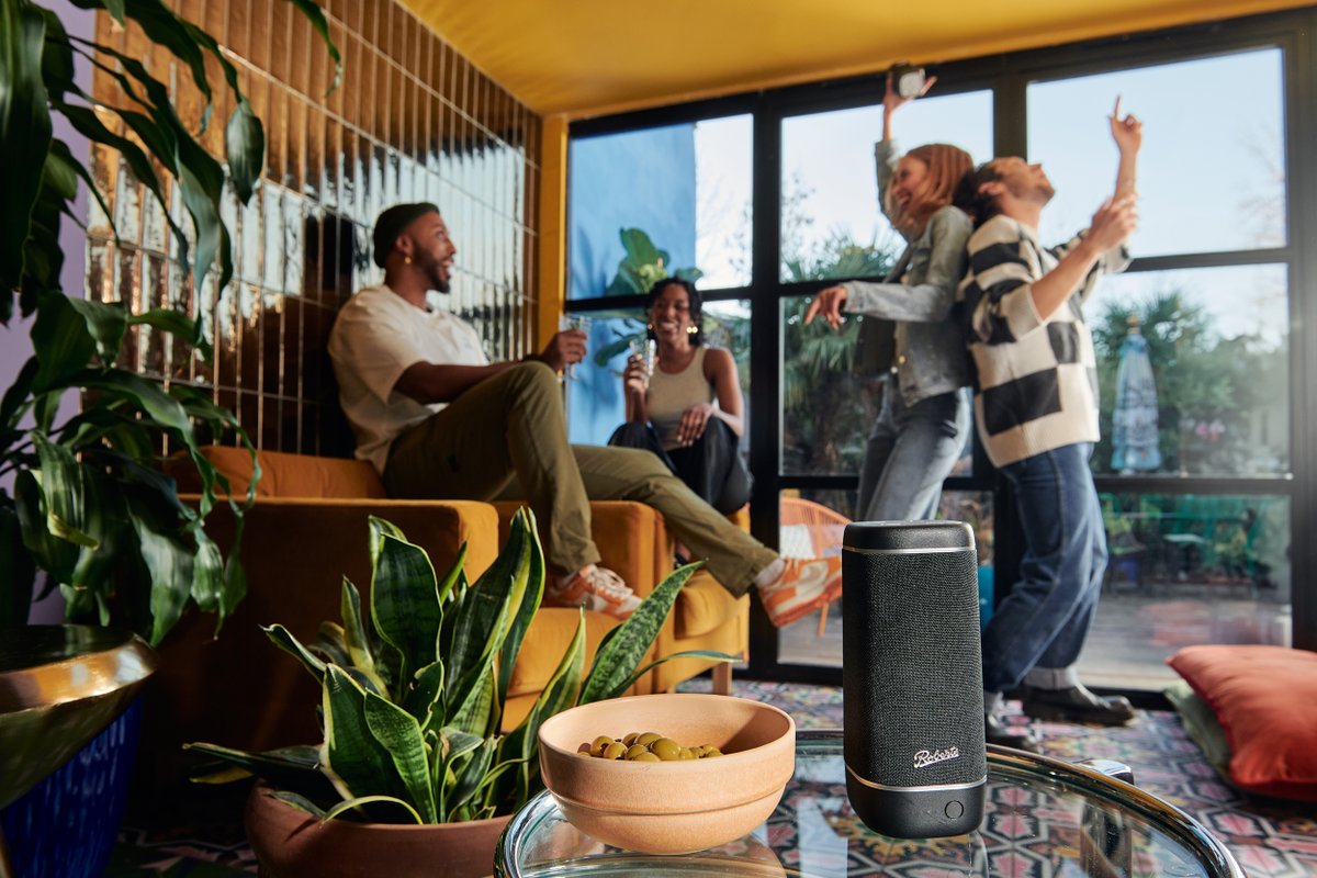 The new Robert's Radio Renuio Speaker is perfect for parties and get togethers.

#robertsradio #speaker