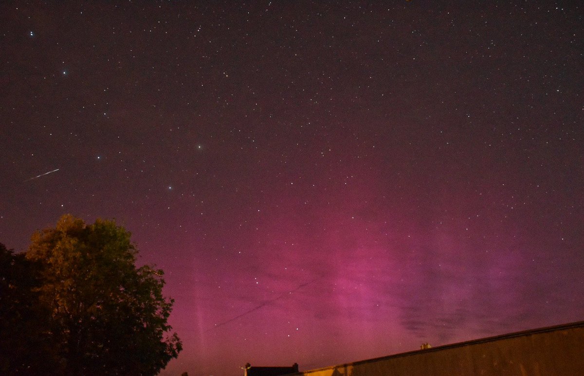 LoiseRlt's tweet photo. Aurores boréales à Carhaix (29) #auroreboreale #AuroraAustralis https://t.co/yF6dagMn7U