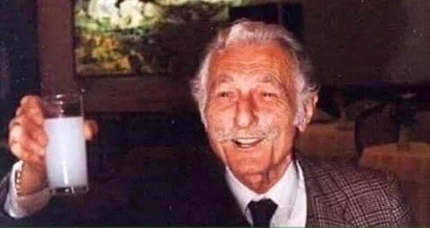 Mütevazı kişiliğiyle  spor camiasına örnek olan ve herkesin saygısını kazanan Onursal Başkanımız #SüleymanSeba'yı vefatının 10. yılında saygı, minnet ve özlemle anıyorum. <a href="/Besiktas/">Beşiktaş JK</a>