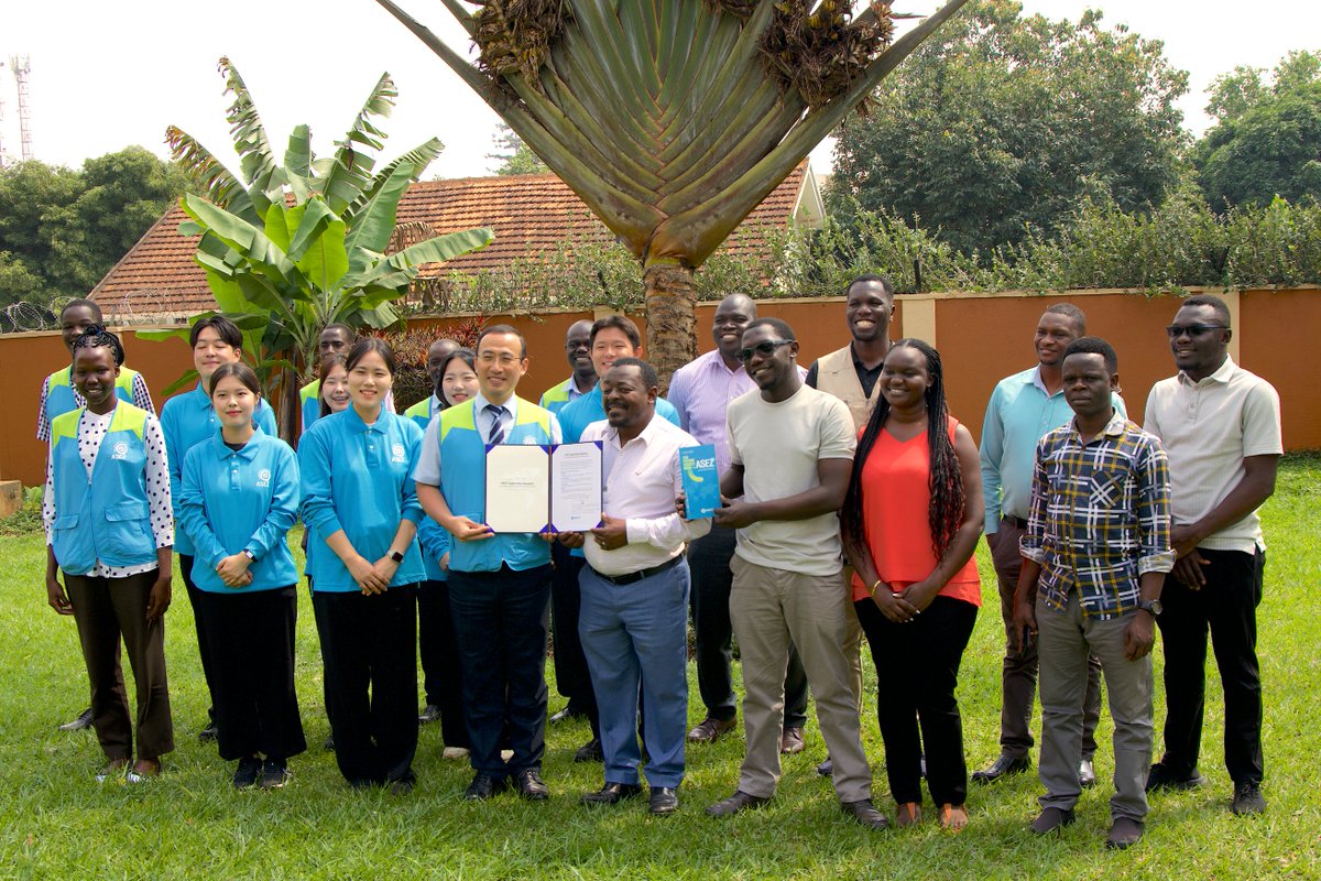 UNGlobalPulseUG's tweet photo. During our #LabVisit last week, we hosted @ASEZ_EastCoast – a group of university student volunteers, here to save the Earth. How? Through the SAVE Movement, which stands for: Social services, Awareness raising, Victim relief, and Environmental protection. #TheFutureStartsHere https://t.co/KlCBVBgtqM