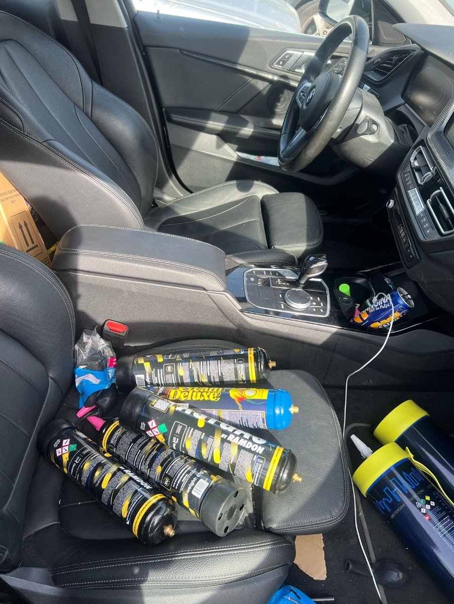 nirian_15's tweet image. 🚨 Dégâts massifs et négligence de @GetaroundFR !

Carrosserie saccagée, pare-brise fracassé, jantes et pneus ruinés, rétroviseurs détruits, clés et kit crevaison volés... Des réparations + de 20000 €, + de 3 mois d'attentes, négligence total de @Getaround ! @LisePressac 

1/3