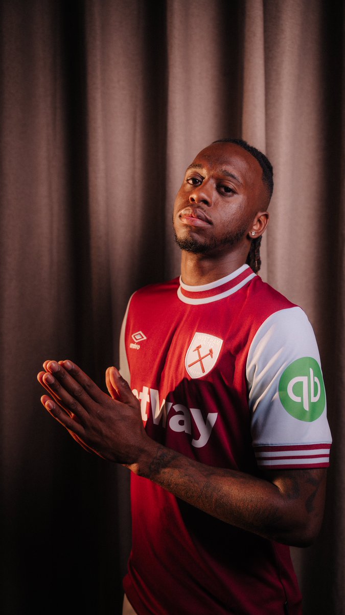 WestHam's tweet photo. Back in London, wearing the famous Claret and Blue ⚒️ https://t.co/gtMvRoL9sA