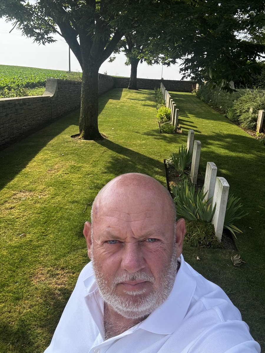 La Baraque British Cemetery ⁦<a href="/GreatWarNerd/">Rick Smith🇺🇦</a>⁩ ⁦<a href="/pro5w/">Terry Berry</a>⁩