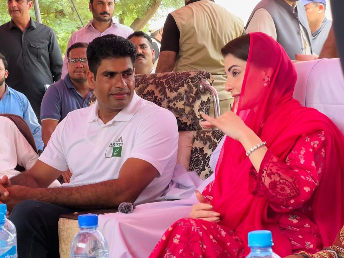 audaciousM__'s tweet photo. A picture that speaks volumes!
Pakistan’s first female CM and our first Olympic gold medalist in a single frame🇵🇰🤍 https://t.co/xvlnajuuA0