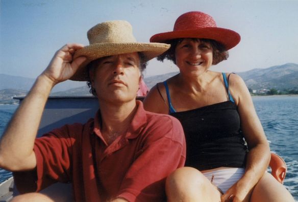 Echtpaar Aafke en Jan Joost bereisden alle grote wereldhavens voor hun boek 'De grote wilde vaart – Wereldhavens en globalisering'. In het boek vertellen ze over hun fascinatie voor wereldhavens en de impact van globalisering op de havens. 🚢 rug.nl/alumni/magazin…