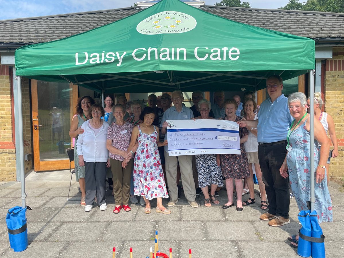 Former Mayor, Councillor Bailey was delighted to present a donation of £1,186 to Daisy Chain Cafe Yateley on Monday. This remarkable charity was one of the chosen beneficiaries of the Mayor’s fundraising efforts for the year 2023/24.
facebook.com/dasiychaincafe