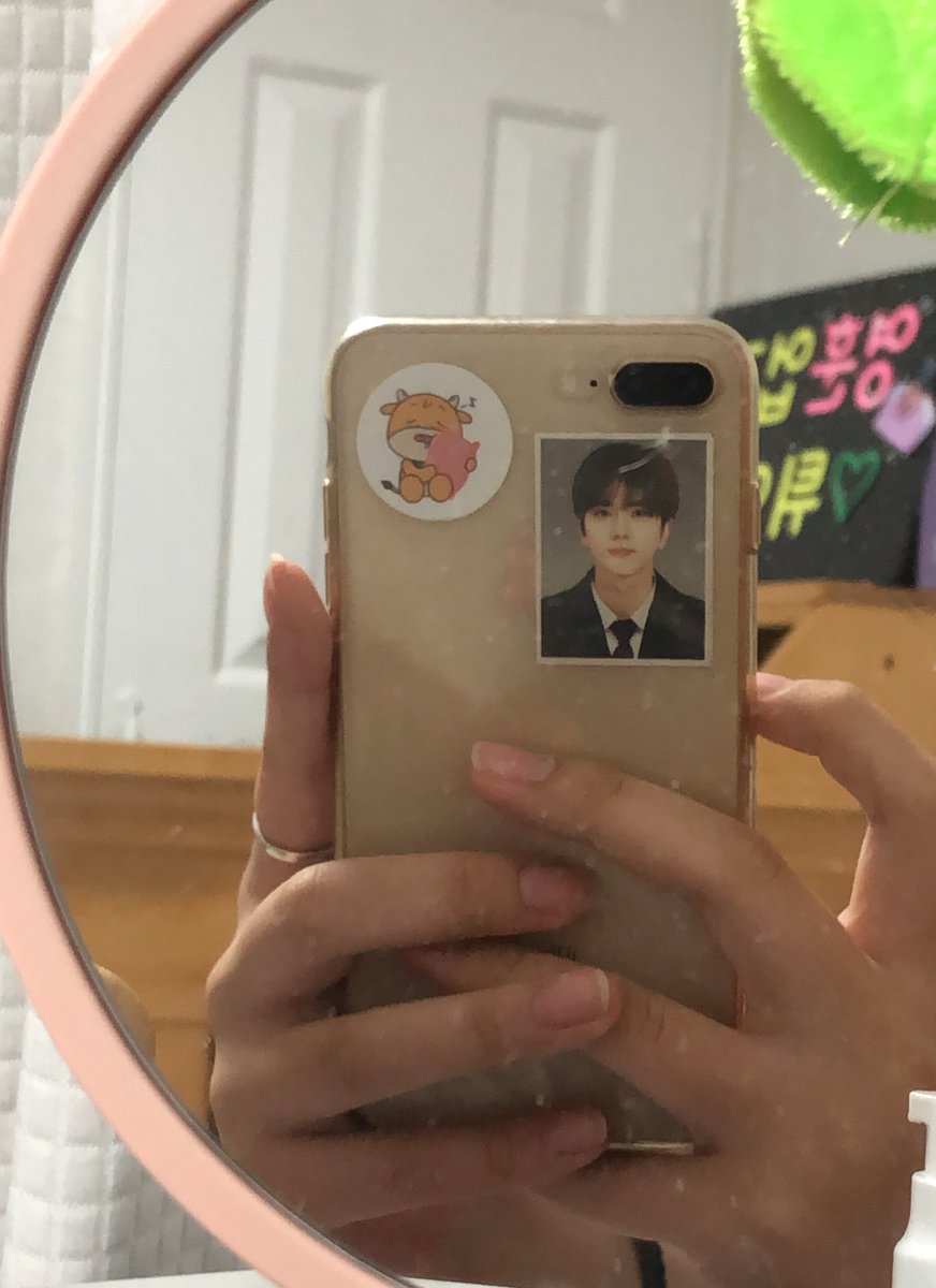 yyangmeme's tweet photo. ㅇㄴ 님들 이거 영훈이 증사 나 진짜 아직도 잘 끼고 다니는 중임
저거 끼고 남자친구냐는 말 100번 들은 거 같음 진짜
차읁우냐는 소리도 들엇고 그럴때마다 슬쩍슬쩍
아니에용ㅎㅎ더보이즈영훉입니다ㅎㅎ하면서 홍보도함 https://t.co/qQugBZ2Rzj
