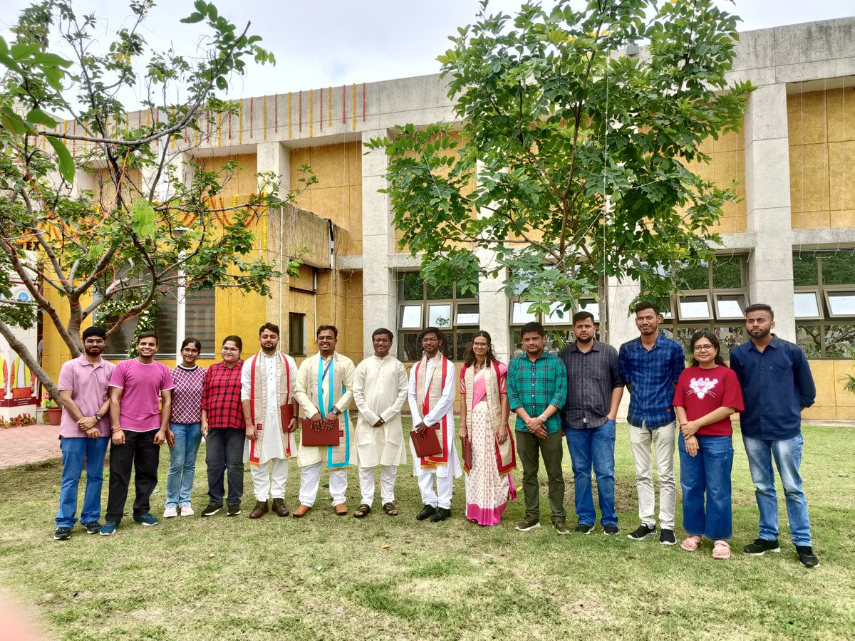 OSML5's tweet image. Congratulations to our recent graduates, Dr. Ravi Kumar, Dr. Sanajit Kumar Mandal, Dr. Ritu Bhardwaj and Sumit Nag, who received their degrees at the 11th convocation of IISER Bhopal.