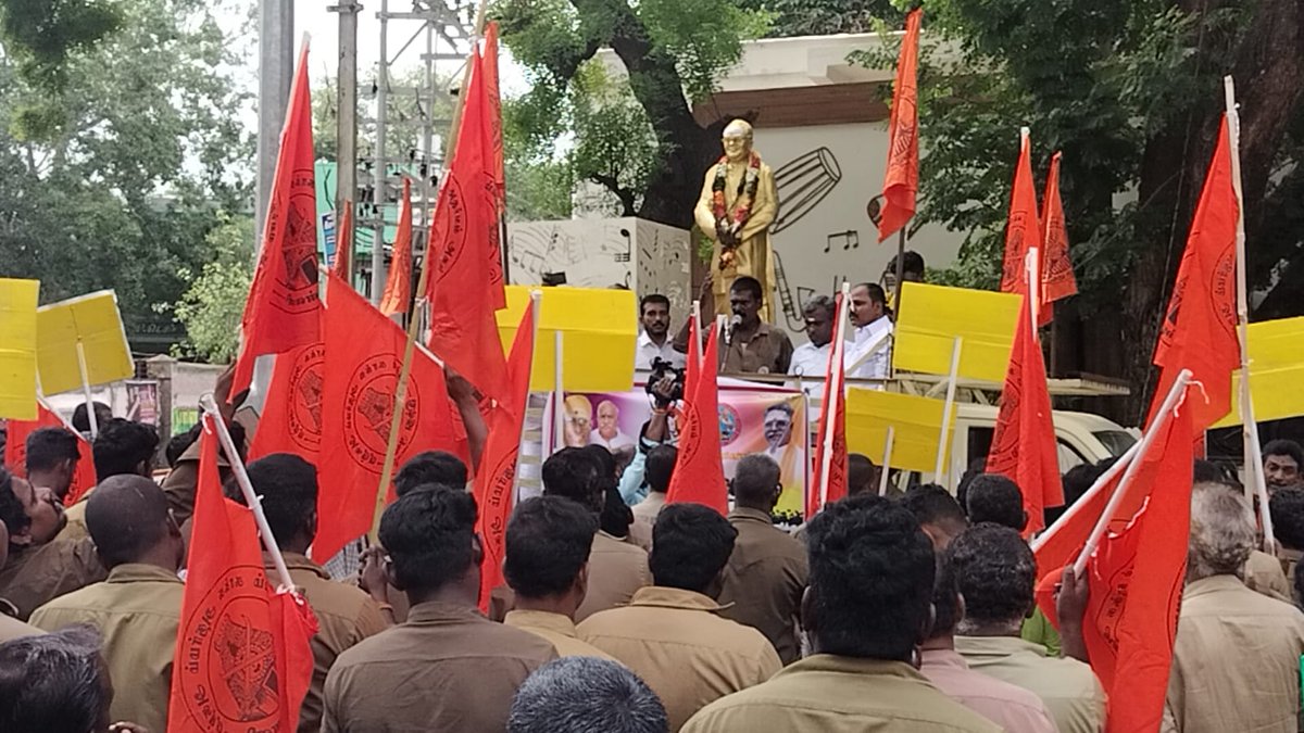 hindumunnani_tn's tweet photo. #மதுரை மாநகர்
ஆட்டோ தொழிலாளர்களை ஆதரித்து,
பல்வேறு கோரிக்கைகளை வலியுறுத்தி...
இந்து ஆட்டோ தொழிலாளர் முன்னணி சார்பில் மாநிலம் தழுவிய ஆர்ப்பாட்டம் நடைபெற்றது. இதில் 150 மேற்பட்ட ஆட்டோ ஓட்டுநர்கள் கலந்து கொண்டனர்.
#இந்துஆட்டோமுன்னணி #August13 #ஆர்ப்பாட்டம் #hawf #HinduMunnani https://t.co/DVNVuocH0e