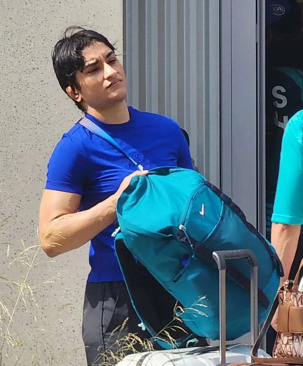 bombaytimes's tweet photo. Ahead of today's anticipated CAS verdict, #VineshPhogat was seen leaving the #ParisOlympic Games village yesterday

@Phogat_Vinesh #casverdict https://t.co/JvM3SQFjNW