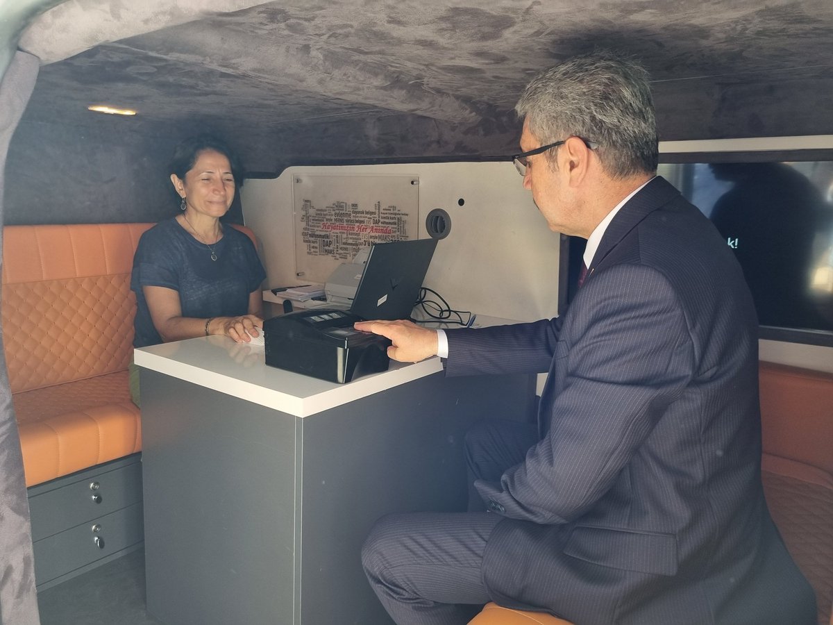 İçişleri Bakanlığımız tarafından #Üsküdar İlçe Nüfus Müdürlüğümüze tahsis edilen "Adreste Nüfus Hizmeti Aracı" başta engelli ve yaşlı vatandaşlarımız olmak üzere mahalinde hizmet vermeye başlamıştır.

#Üsküdar'ımıza hayırlı olsun.

#HayatınHerAnında