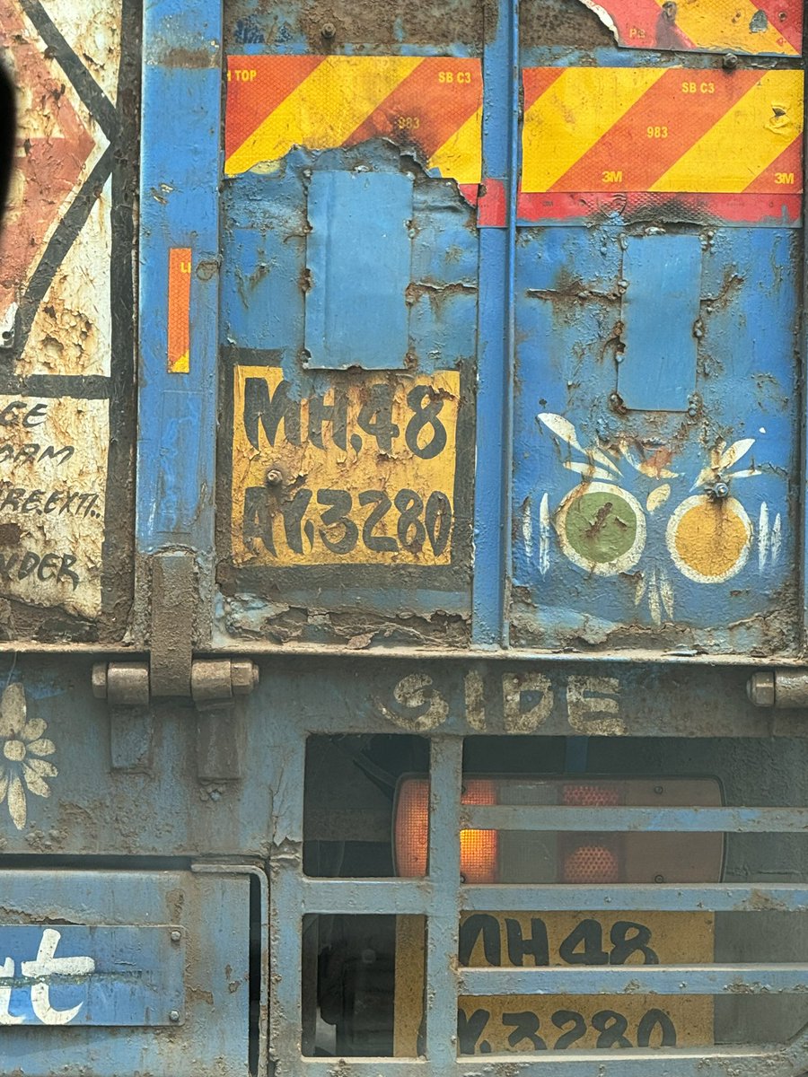 HegdeVibha's tweet photo. @bpclmumbai truck driver rash driving with a fully loaded truck. #speeding https://t.co/9caQJECAPG