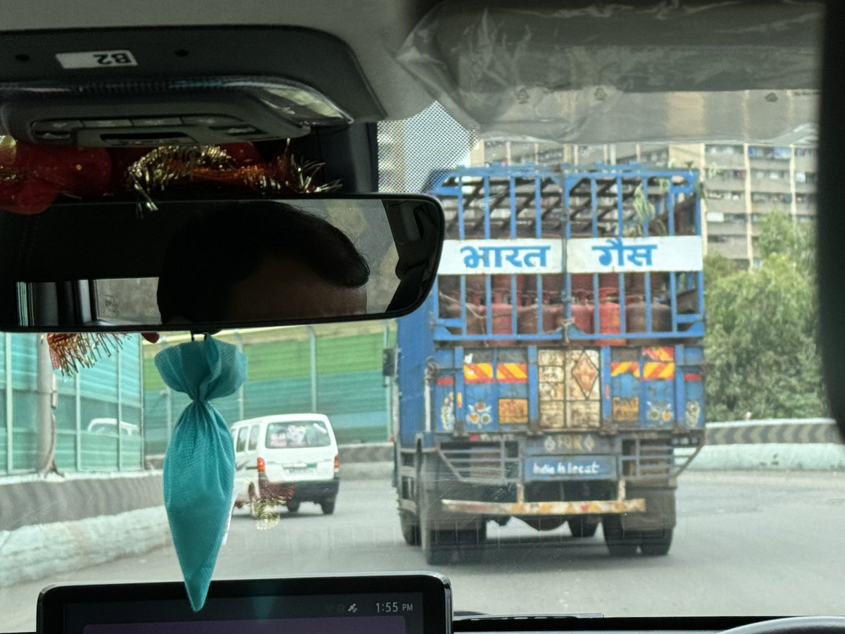 HegdeVibha's tweet photo. @bpclmumbai truck driver rash driving with a fully loaded truck. #speeding https://t.co/9caQJECAPG