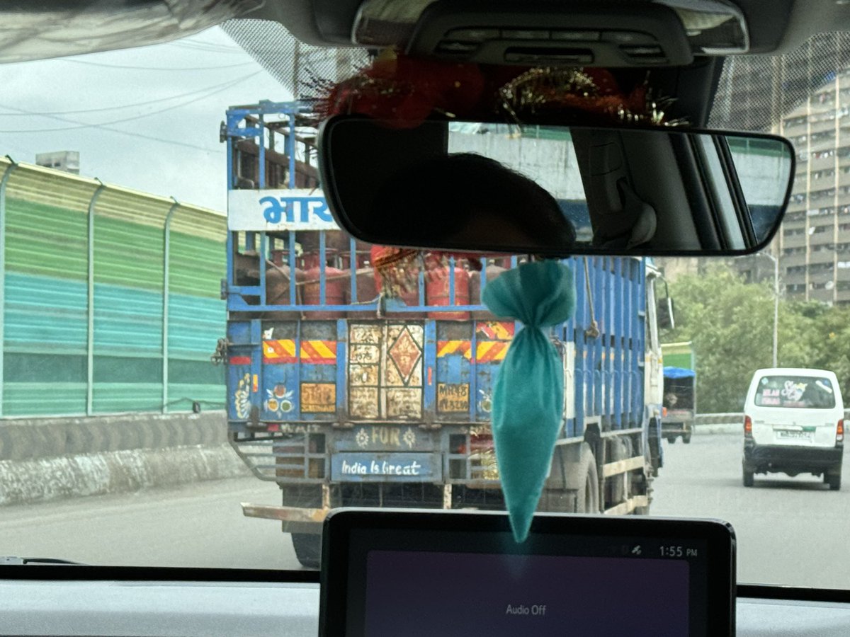 HegdeVibha's tweet photo. @bpclmumbai truck driver rash driving with a fully loaded truck. #speeding https://t.co/9caQJECAPG
