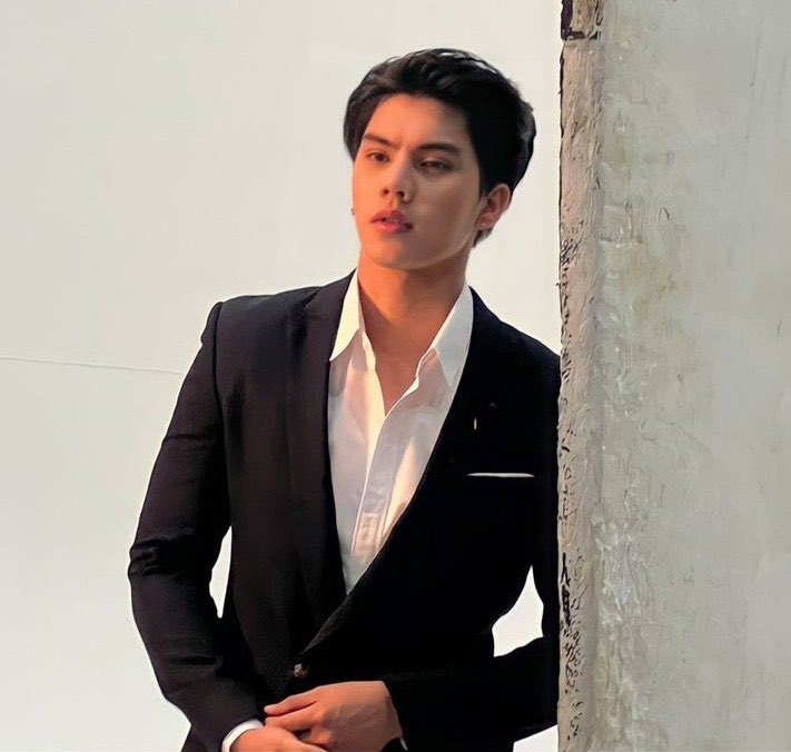 sgazer2468's tweet photo. Dear stylist, this is what I mean when I say I wanted to see them more in fitted suits instead of the oversized ones.✌🏻🤞🏻
#FortPeat #BabyFeat https://t.co/IXBOtfejMc