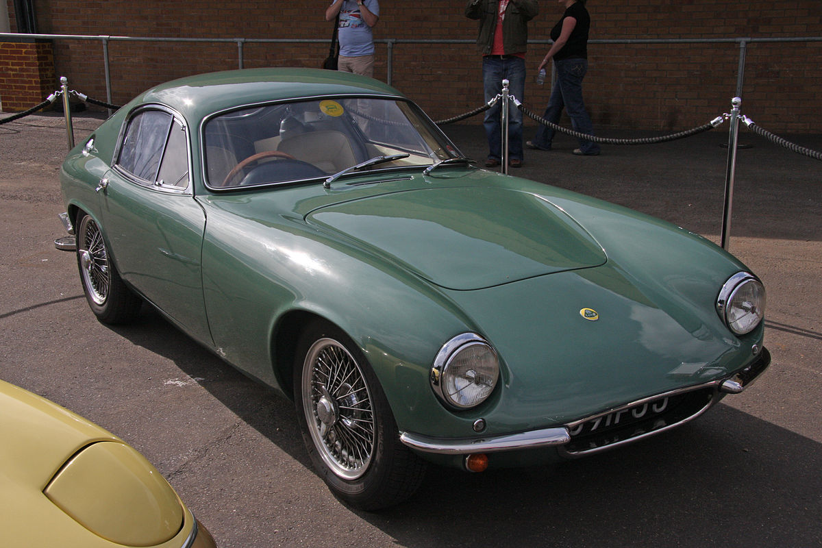 ClubLotusFrance's tweet photo. Magnifique Lotus Elite 'Fastback' modifiée pour le commandant d'aviation Tony Bates durant les années 1964/5. Le hayon arrière a été crée afin de rajouter un siège arrière pour sa fille. #Malotus #LotusElite #type14 #classiclotus #ClubLotusFrance @ClassicLotus @ClubLotusFrance https://t.co/FfEmsdjw2H
