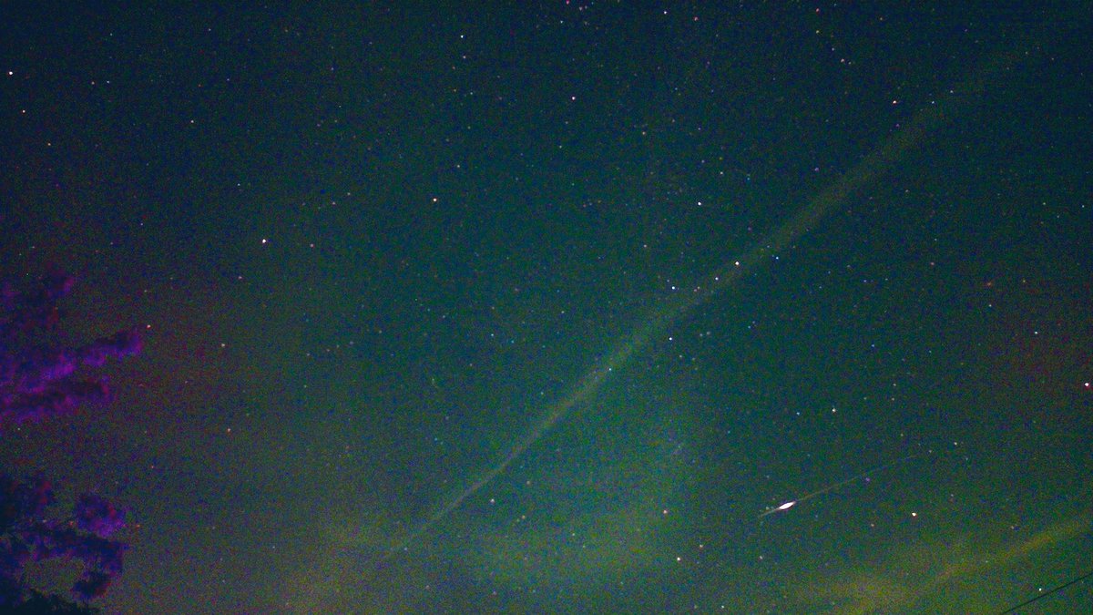 MattCosby's tweet image. A meteor captured using the Raspberry Pi IR camera, mounted on an upturned flower pot and a brick…