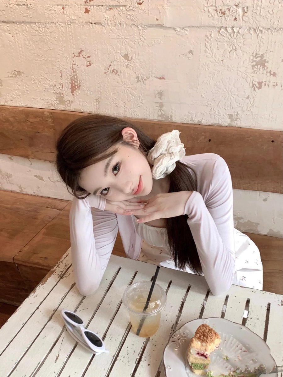 装甜妹太累
还好我是真的甜
你觉得呢？ https://t.co/rCwNKzbM39
