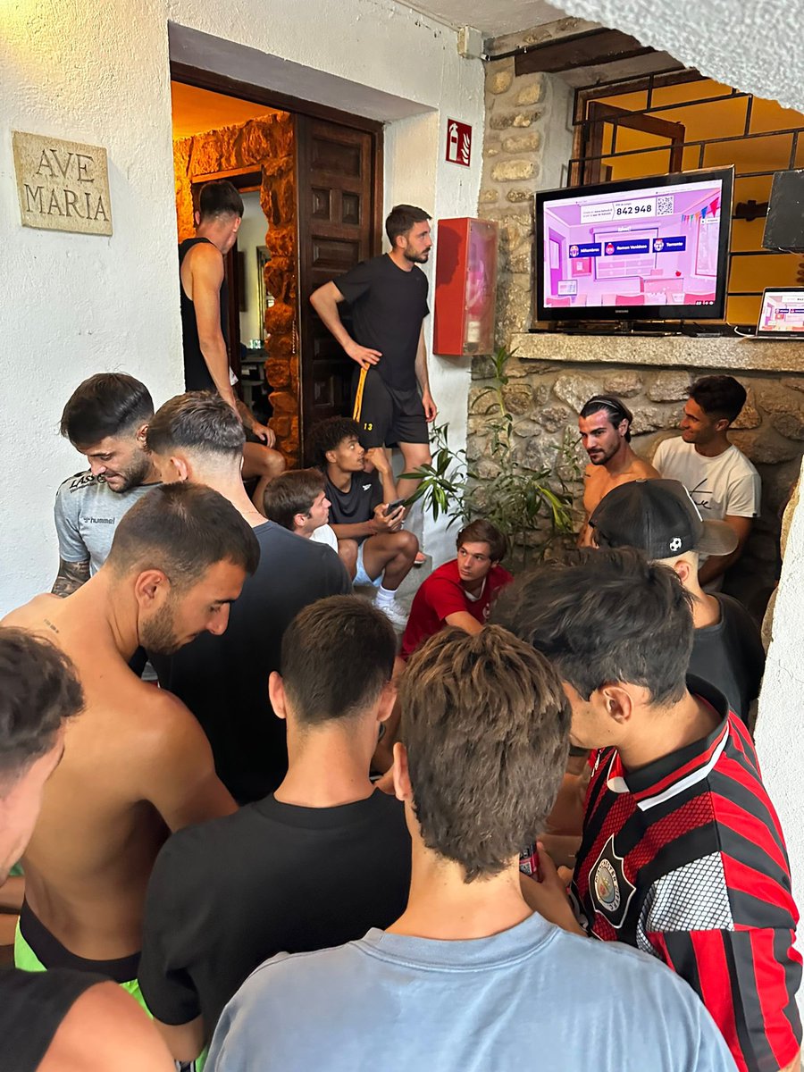 😍 ¡La jornada de convivencia ha sido todo un éxito!

📸 Aquí os dejamos algunos de los momentos en las distintas actividades que hemos realizado

👏🏼 Baño en Las Presillas, kahoot, concurso de baile y muchas otras dinámicas en un gran día
