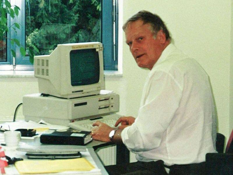 lientje1967's tweet image. Vandaag 10 jaar geleden overleed mijn lieve, grappige, stoute, vrolijke, Bourgondische, hardwerkende, creatieve vader Wil van der Plas. Sportjournalist, persvoorlichter maar bovenal lieve papa. Mijn voorbeeld. We missen je nog elke dag. #RIPPapa 🙏💚 Hou van jou.