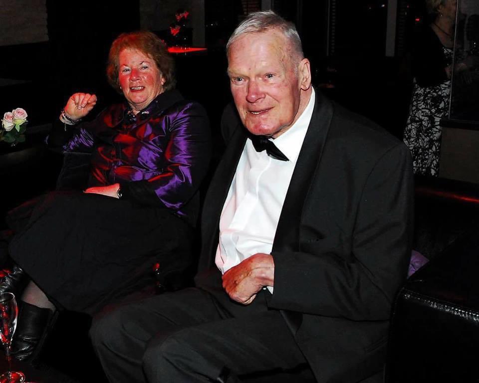 lientje1967's tweet image. Vandaag 10 jaar geleden overleed mijn lieve, grappige, stoute, vrolijke, Bourgondische, hardwerkende, creatieve vader Wil van der Plas. Sportjournalist, persvoorlichter maar bovenal lieve papa. Mijn voorbeeld. We missen je nog elke dag. #RIPPapa 🙏💚 Hou van jou.