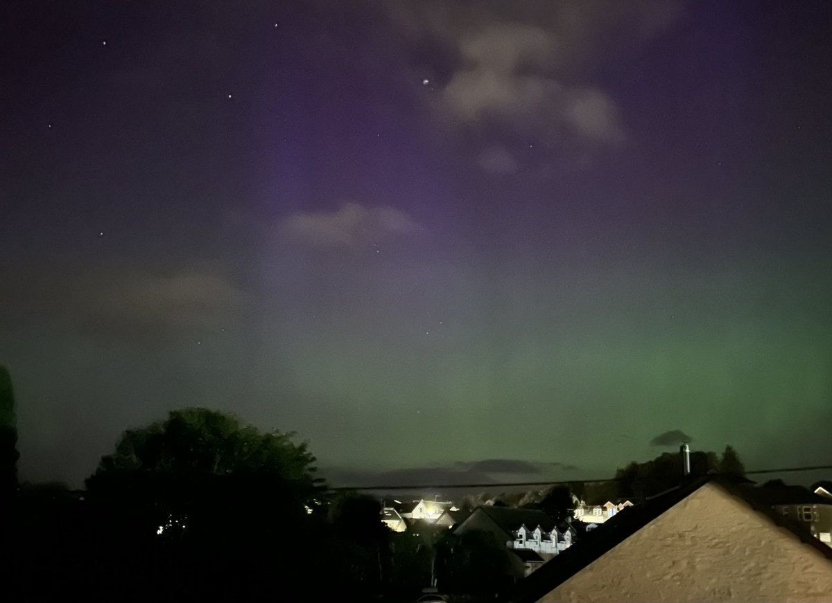 jayneeeeeeeeeee's tweet image. #aurora over #dunoon last night, this was when it was weakening, it looks like there’s a big happy cloud dug watching😆