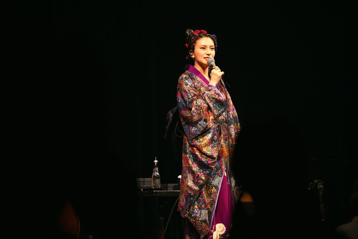mikiki_tokyo_jp's tweet photo. 【ライブレポート】
柴咲コウが最愛のファンへ幸せな気持ちを届ける――意外な一面もさらけ出したバースデーライブ東京公演
https://t.co/LcYGrsQhqL

#柴咲コウ #SAKIWAI
@ko_shibasaki @VictorMusic https://t.co/tQezm5wZz0