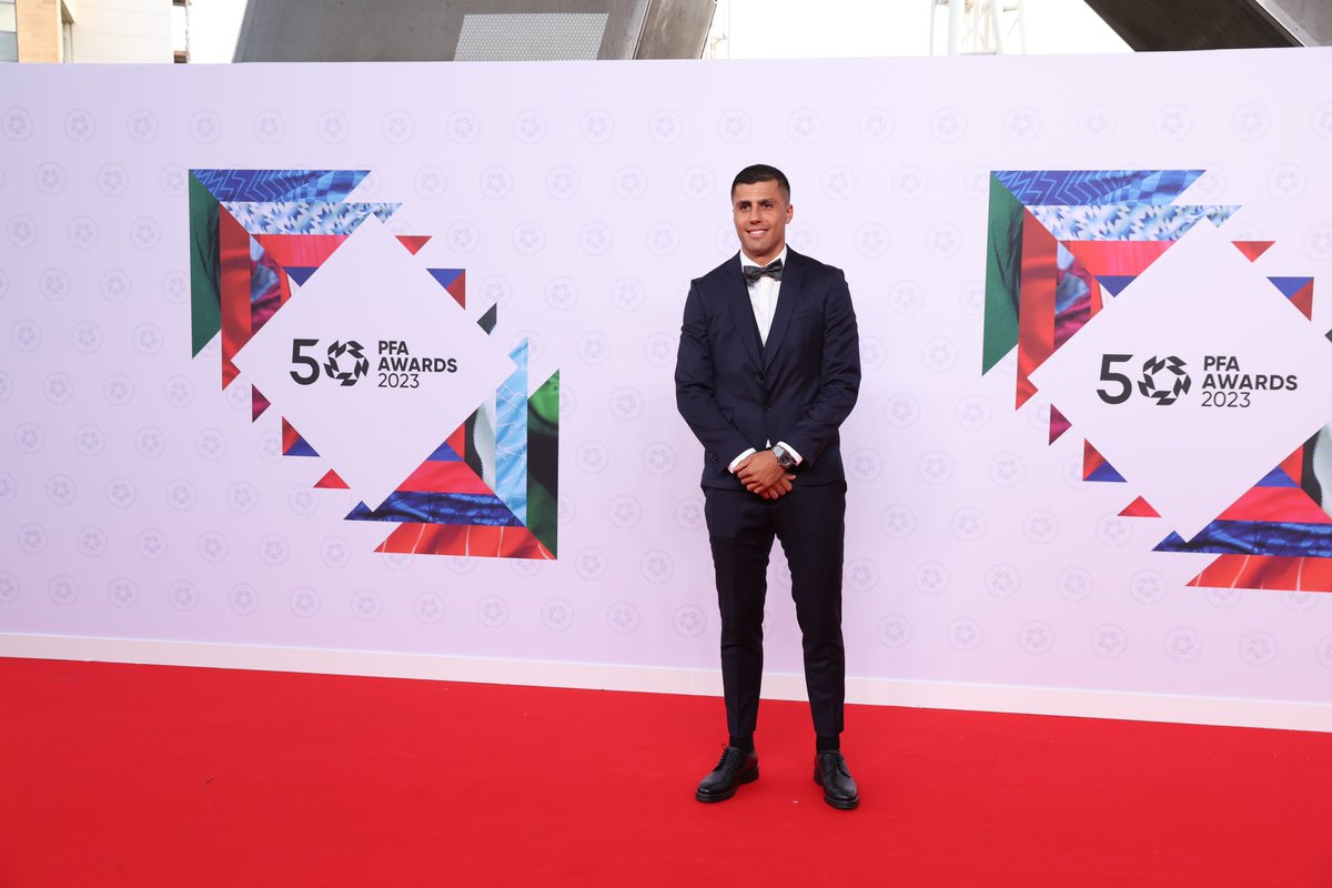 PFA's tweet photo. RODRI! 

An inevitable inclusion in the PFA Players’ Player of the Year Top Six, chosen by the players. 👏

2023 #PFAawards memories 📸⬇️ https://t.co/hX9wymCGTo